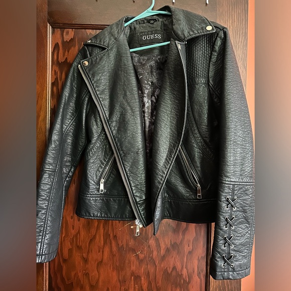 Guess Fitted Leather Jacket with Yellow Gold Details 🖤 Size XL - Picture 6 of 7